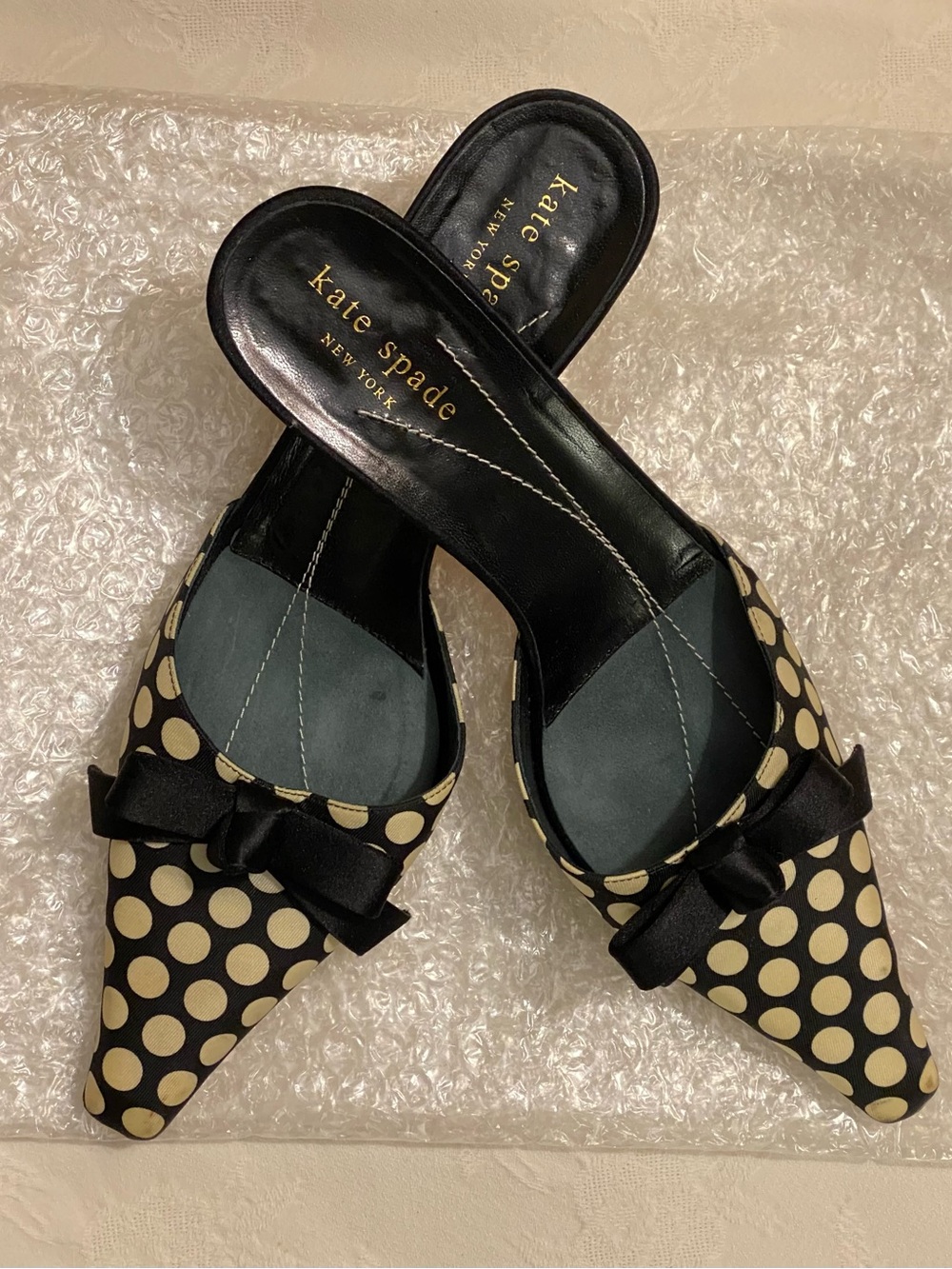 🌸 KATE SPADE New York Black and Cream Polka Dot Kitten Heel Pointed Bow Mules